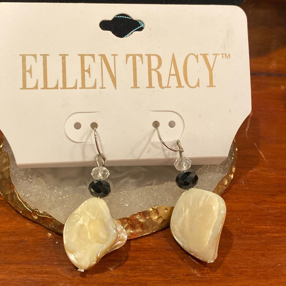 NWT Ellen Tracy She’ll Earrings